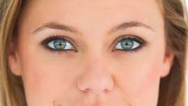 Es aconsejable evitar realizar cambios drásticos en nuestras cejas de los que luego nos podamos arrepentir. Si decidimos cambiar, lo mejor es ponernos en manos expertas