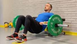 La presentadora acaba de publicar cómo practica el Hip Thrust a golpe de cadera para conseguir que su glúteo trabaje a pleno rendimiento