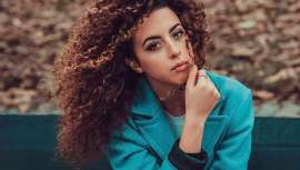 El #curlylook es tendencia y Bio Sakure, la marca de cosmética natural 100%, eco y cruelty free, especializada en rizos y pieles exigentes, nos cuenta todas las claves para lucir una melena de escándalo desde casa