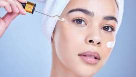 A pesar de las tendencias siempre cambiantes y la influencia de celebridades con tratamientos cuestionables o productos no probados, la vitamina A tópica es un incondicional de la industria que ha demostrado valor antiaging y más