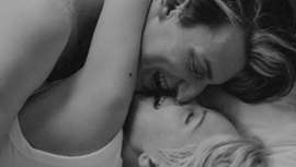 A medida que una mujer comienza a adaptarse a su nueva vida, empezará a pensar si está lista o no para reanudar la intimidad sexual con su pareja