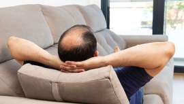 La disminución de actividad física favorece la retención de toxinas, pudiendo llegar a aumentar la pérdida capilar y la densidad del pelo, según los expertos de Hospital Capilar