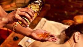 Un masaje relajante y rejuvenecedor de 70 minutos que desintoxica la piel y mejora el funcionamiento articular y la liberación emocional. Imprescindible en la medicina ayurvédica, los expertos aseguran que es el masaje más completo que existe