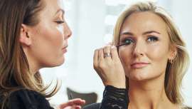 Desde Islandia, la gurú de la belleza Harpa Káradóttir (IG Harpakara), junto a Bioeffect (IG bioeffect_es), nos trae los tips de belleza imprescindibles para conseguir el tan deseado glam-look que reina en todas las fiestas