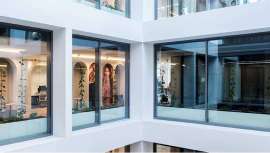 LOréal España estrena su nueva sede en Madrid, casi 20.000 metros cuadrados y capacidad para más de 1.170 empleados en pleno MADBit, el nuevo distrito madrileño de la innovación, en la calle Alcalá 546, frente al parque Quinta de Torre Arias