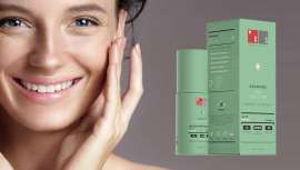 Cotiene bisabolol y escualeno orgánico, conocidos por reforzar la barrera cutánea, además de extractos antioxidantes 