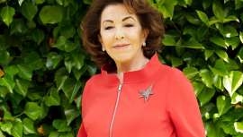 Comienza un año muy especial para Carmen Navarro y para todo su equipo: su 50 aniversario. Un momento que Carmen quiere celebrar apostando por el trabajo, la profesionalidad, la tecnología más puntera y, por supuesto, el poder de nuestras manos