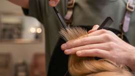 La peluquería es creativa y pasional, mientras que los negocios exigen tener las cuentas claras y poner mucha cabeza. A veces, puede parecer que van por direcciones opuestas; por eso, el reto y la clave del éxito está en asumir ambos y dominarlos 