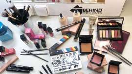 Descubrimos cómo y cuáles son los cosméticos que se han utilizado para cuidar y maquillar los rostros del nuevo estreno García y García 2. El hotel de los líos