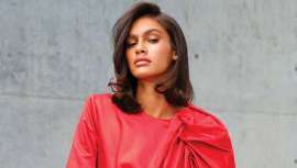 El castaño oscuro sigue pisando con fuerza para el nuevo año. ¿El secreto de su éxito? Sienta bien tanto a pieles claras como oscuras y tiene el poder de aportar multidimensionalidad al cabello