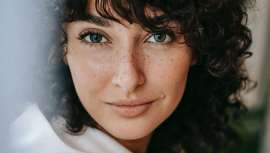 Es lo último en maquillaje... ¡que parezca que no lleves! El efecto cara lavada es lo más in del momento y la firma de alta cosmética Delfy nos da las claves para conseguirlo