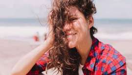 ¿Sientes tu pelo quemado, quebrado y sin brillo en invierno? Con los productos adecuados y un estricto protocolo de tratamientos puedes revertir la situación