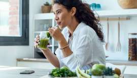 Tras terminarse las fiestas y las comilonas infinitas con la familia y amigos, es el momento de acabar con los excesos y hacer una dieta detox para recuperar todo lo perdido durante las Navidades. Sigue los consejos de Meritxell Martí