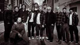 Intercoiffure Mondial lanza una colección exclusivamente masculina bajo el título Phoenix by Intercoiffure MasterBarber. Ingeniosa fotografía de moda en blanco y negro en la genial mega ciudad estadounidense de Atlanta