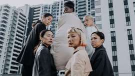 Este ano podemos encontrar uma grande variedade de penteados para todos os estilos e tipos de cabelo. Por um lado, penteados que dão simplicidade, e pelo contrário, muito mais polidos e definidos, que procuram sofisticação no estado puro