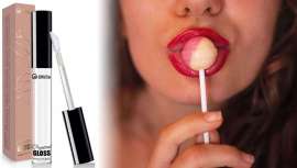 Amelia Cosmetics presenta Crystal Gloss. Un brillo de labios con ácido hialurónico que aporta hidratación al instante, un bonito efecto de relleno y un espectacular brillo cristal