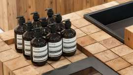 La firma australiana, creada por un peluquero, de productos de belleza capilar, corporal y skincare sostenible, objeto de deseo por parte de los más grandes 