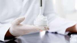 Revisamos los nuevos códigos del mercado cosmético y aportamos los consejos de 5 expertos de primera en torno al éxito y la máxima rentabilización del centro de belleza. Una guía imprescindible para afrontar el nuevo año y convertirse en invencible