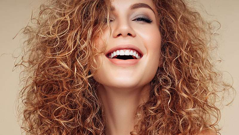 Actual y versátil: Perm System moldea el cabello