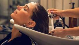 El envejecimiento no se puede frenar, pero si se puede retrasar gracias al uso de productos y tratamientos específicos adecuados a nuestras necesidades que respeten el cabello, así como un estilo de vida y hábitos saludables