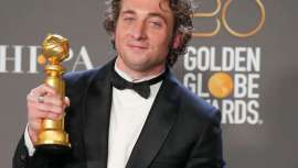 El famoso peluquero de celebrities, KC Fee, el encargado de la imagen de Allen White en una de sus noches más especiales