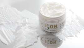 Orgánico y natural, tratamiento de la firma I.C.O.N. que restaura profundamente a la vez que aporta hidratación y brillo extremo 