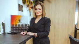 Con la excelencia como guía y las ideas claras, muy claras, Isabel es el joven ejemplo que de la peluquería también existe si nos referimos a éxito entendido como negocio y cuidado de la belleza y bienestar de las personas