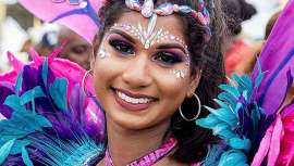 El maquillaje, las pestañas postizas o las lentillas de colores pueden generar molestias oculares si no se emplean productos seguros y con unos cuidados adecuados