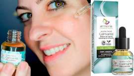 Este aceite de tacto seco multifunción para pieles delicadas de Armonía Cosmética Natural, formulado con aceite de camelina y aceite de chía, calma la sensación de picazón, disminuye la irritación y las rojeces y restaura la barrera cutánea