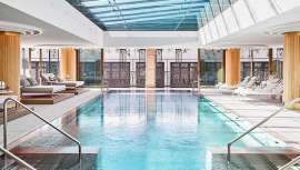 Four Seasons Hotel Madrid obtiene este prestigioso galardón 2 años después de su apertura y tras ser reconocido en 2022 como hotel Cinco Estrellas, categoría que mantiene este año y supone la más alta