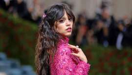 Las tonalidades castañas están en auge y cada vez son más las mujeres que se decantan por recuperar la naturalidad, sin que eso signifique renunciar a melenas llenas de personalidad y vida. Para lograrlo, el flequillo es el complemento perfecto