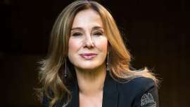 Sabia hasta el mínimo detalle, sin duda, Cristina Galmiche nos descubre por qué es una esteticista y empresaria de éxito, respetada y reconocida por la profesión que le ocupa y preocupa. Una estrella de la industria a la que defiende e impulsa