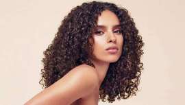 Este método busca obtener el perfecto equilibrio entre hidratación, nutrición y aporte de proteínas, evitando el uso de ingredientes que puedan deshidratar y desequilibrar el cabello, mediante una rutina que devuelve al cabello a su estado natural