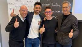 El peluquero valenciano, Carlos Valiente, una de las figuras más consolidadas del panorama nacional y  vigente Peluquero español del año, ha renovado su compromiso con Revlon Professional® para los próximos  años