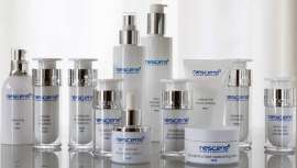 Las formulaciones de esta marca suiza nacen de una constante investigación para lograr avances médicos y científicos para la prevención del envejecimiento de la Clínica Genolier, que dirige el profesor Jacques Proust, pionero en la medicina antiaging