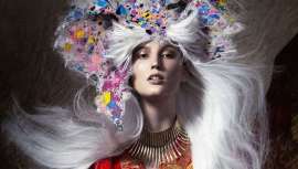 Y que recorre cada continente en un viaje digital en busca de la inspiración contenida en sus líderes y principales referentes en peluquería 