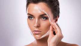 Este tratamiento es un cóctel de diferentes sustancias, más o menos potente, que dependerá de las necesidades que presente la piel, así como su tipología, poros dilatados, tez apagada, manchas, líneas finas y arrugas o pequeñas cicatrices de acné