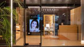 Espacio que combina la tecnología más avanzada en medicina-estética del sector con los rituales de Alqvimia ancestral. El Dr. Tomás Zamora dirige al equipo de la clínica que apuesta por un enfoque único y exclusivo con resultados reales y duraderos