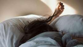 El cambio de hora de la primavera es el más esperado, próximo 26 de marzo, pero disfrutar de más tiempo de sol también afecta ¡y mucho! al organismo y la piel