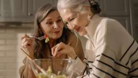 La experta nutricionista Salena Sainz, fundadora y directora de la clínica Naturae Nutrición, desvela 10 superalimentos antiinflamatorios que, si bien son beneficiosos en cualquier etapa de la vida, son más que recomendables a partir de los 50