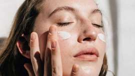 Lamixtura aconseja incluir en la rutina skincare una serie de masajes faciales para incrementar aún más los beneficios de la rutina de belleza con la ayuda de los sérums SOS Skin Calming Booster y Reparative Beauty Booster