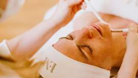 Esther Moreno, facialista y cosmetóloga, explica los mitos alrededor de estos pequeños respiradores de la piel demonizados, por qué amarlos y cómo respetarlos (para que ellos también nos respeten a nosotros)