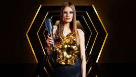 Seca e alisa o cabelo em simultâneo e eficazmente: sem danos e até 48 horas de suavidade sem precedentes, 2 vezes mais brilho