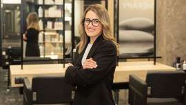 Empresaria hace 8 años, al frente de su propio salón y peluquera desde casi adolescente, va a cumplir 20 años de ejercicio, Anabel es ejemplo de superación y excelencia en el sector estés donde estés, sea una gran ciudad o población pequeña