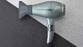 El secador de pelo profesional digital en una nueva versión con el color de moda