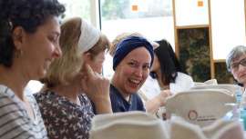 En sus más de 10 años de actividad, la Fundación Stanpa ha atendido a más de 10.000 personas en tratamiento oncológico gracias al compromiso de los hospitales públicos con el programa Ponte Guapa, Te Sentirás Mejor