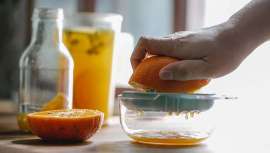 La elección entre tomar zumo o fruta genera mucha controversia en nuestra sociedad. Pero, ¿sabes lo que es mejor?