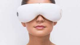 La presoterapia ocular se trata de un masaje diseñado especialmente para la zona del contorno de los ojos, es uno de las mejores tratamientos para prevenir el envejecimiento de esta delicada zona