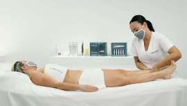 La firma de alta cosmética profesional lanza un novedoso tratamiento corporal que, gracias su tecnología Alage Tech, logra una acción integral intensa para drenar y reducir la figura, reafirmando y rejuveneciendo la piel