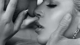 El Día Internacional del Beso es el momento perfecto del año para celebrar este sencillo pero poderoso gesto y, también, la excusa perfecta para lucir unos labios seductores que deseen ser besados